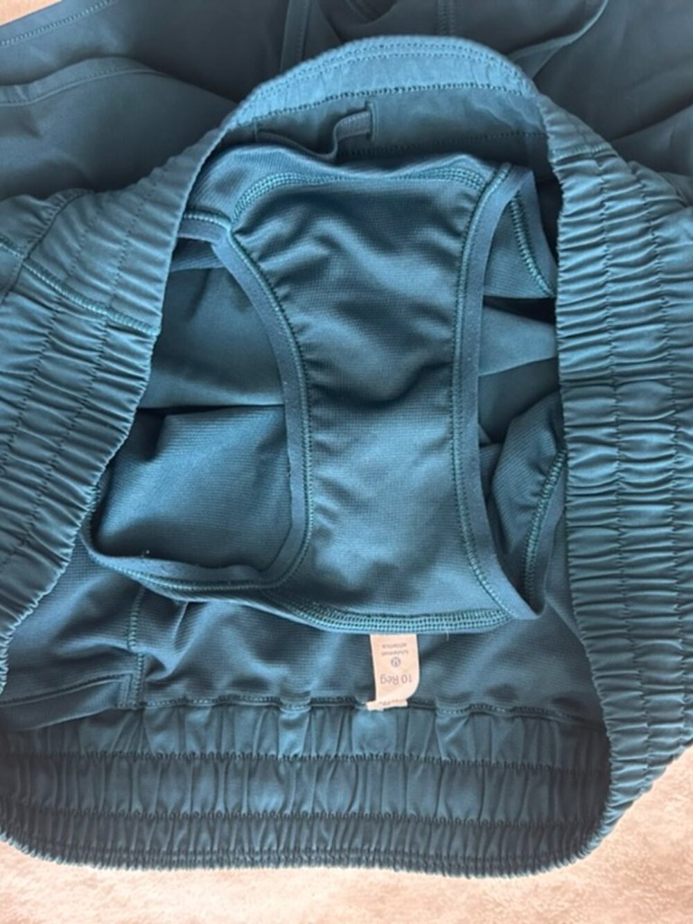 Lululemon Hotty Hot Short 2.5" Inseam Size 10 - Picture 3 of 4